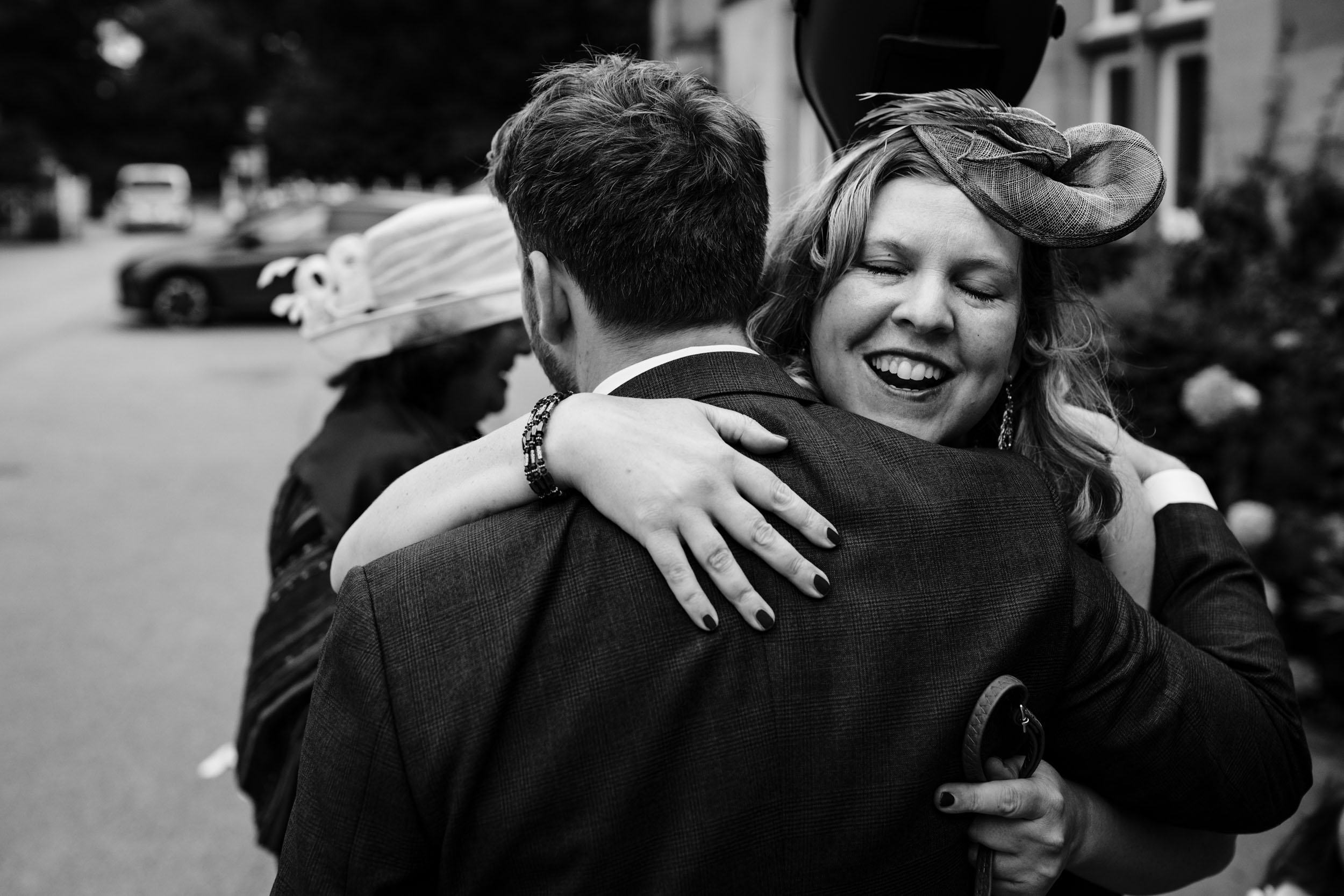 Best man hugging a guest in a warm greeting before the ceremony