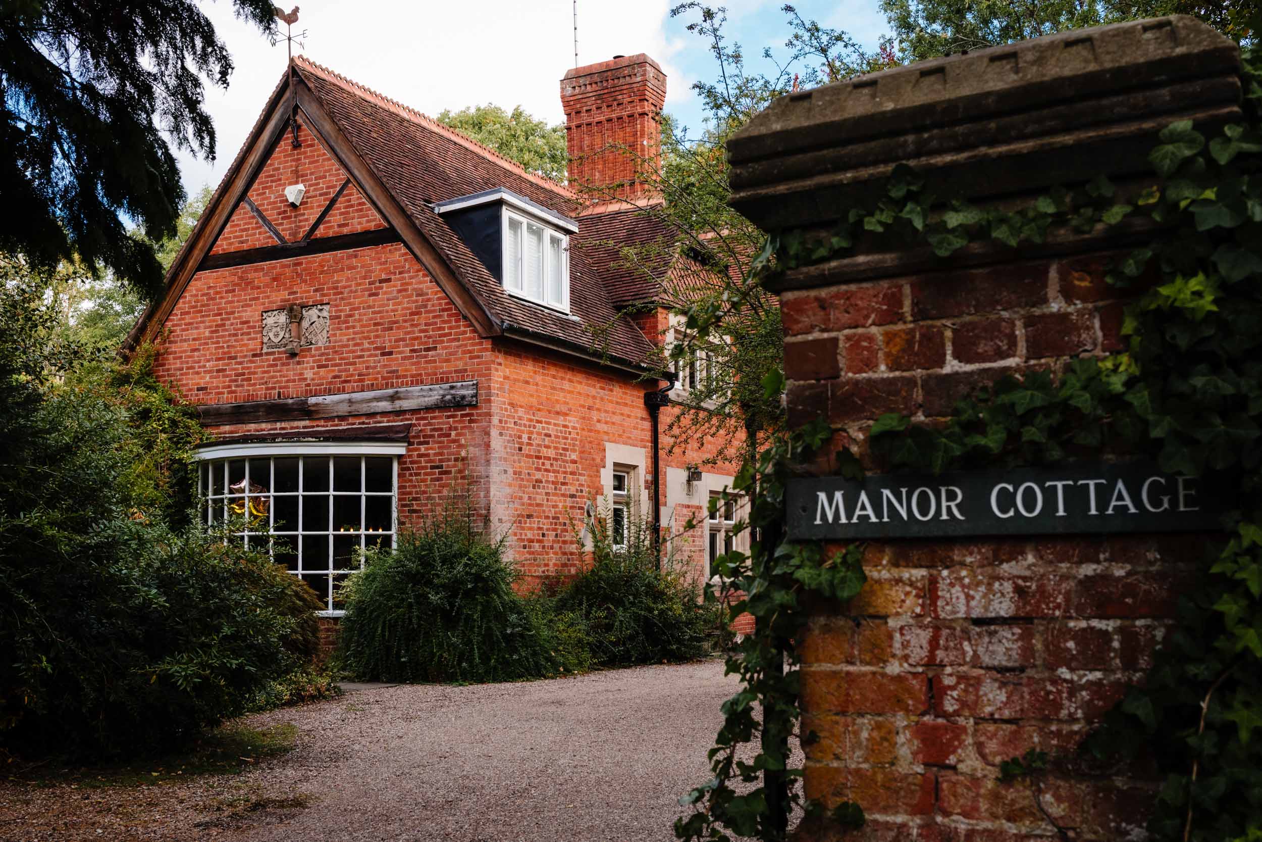 Outside view of the Manor Cottage at Hampton Manor where bridal prep began